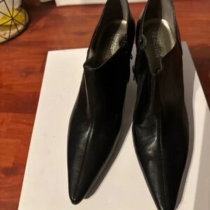 Kenneth Cole Reaction Women's Black Pointed Leather Ankle Boots